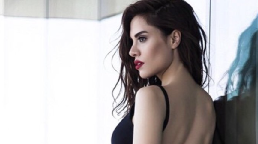 Önce paylaştı sonra sildi... Şükran Ovalı'nın photoshopsuz halini görenler inanamadı 