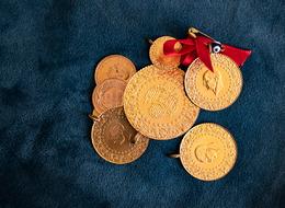 Altın fiyatlarında geri sayım başladı! Yarın saat 21.30'dan sonra yön netleşiyor, 'Fiyatlamaları üç ayak belirleyecek' diye duyurdu!  ( 11 Haziran gram altın çeyrek altın ne kadar oldu?) 