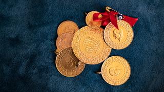 Altın fiyatlarında geri sayım başladı! Yarın saat 21.30'dan sonra yön netleşiyor, 'Fiyatlamaları üç ayak belirleyecek' diye duyurdu!  ( 11 Haziran gram altın çeyrek altın ne kadar oldu?) 