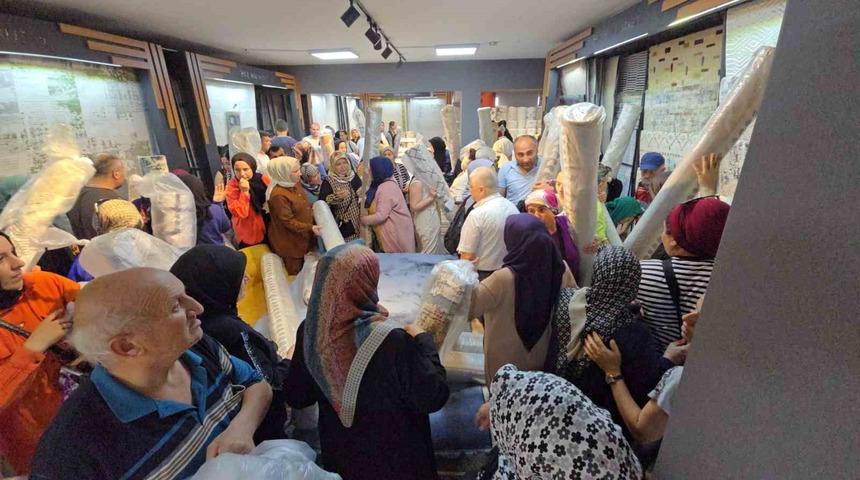 Bayram öncesi ilk 100 müşteriye bedava! Kampanyayı duyanlar mağazaya hücum etti, ortaya bu görüntüler çıktı