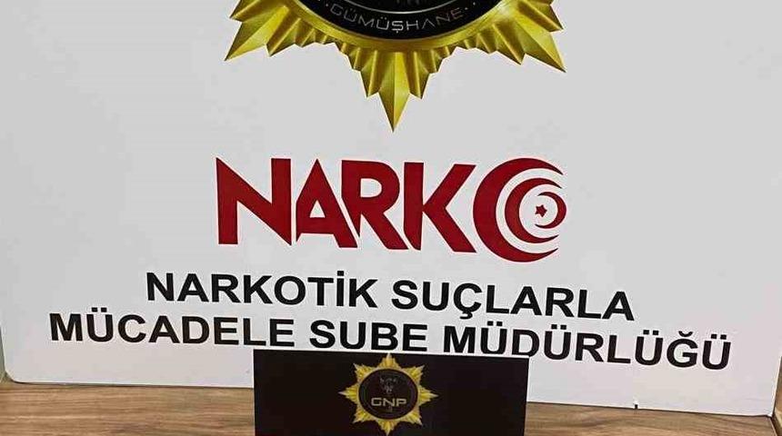 Gümüşhane’de bağırsaklarında uyuşturucu kaçırmaya çalışırken yakalanan şahıs tutuklandı