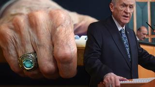 Bahçeli’nin taktığı yüzükteki 'Allah bana yeter' mesajı gündem oldu! Herkes aynı yorumu yapıyor