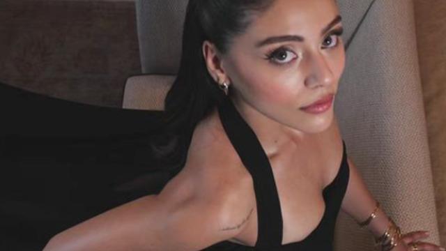 Kızılcık Şerbeti'nin yıldızı Sıla Türkoğlu dergi pozlarıyla dikkat çekti! Önce mayo, sonra uzun etek...