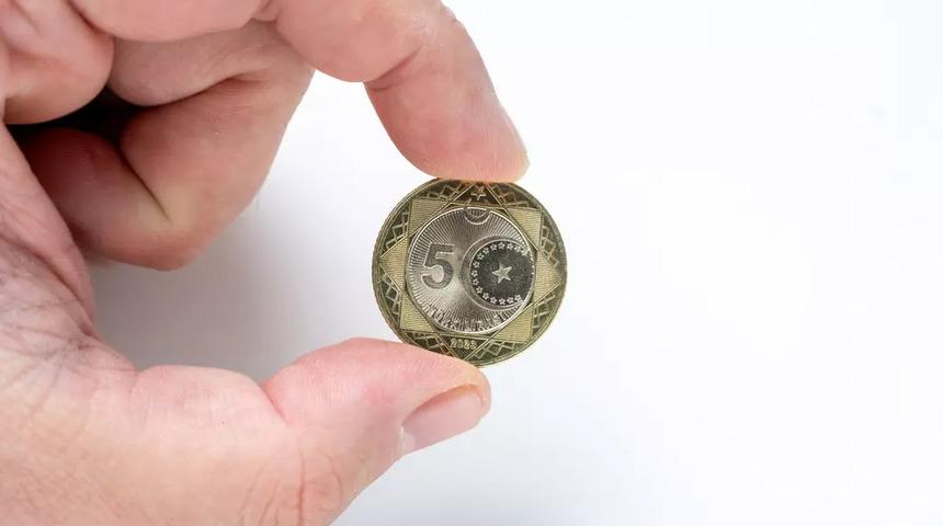 5 TL madeni parada şimdi de 'logo' tartışması: "Bu ülke sizin babanızın malı mı?"