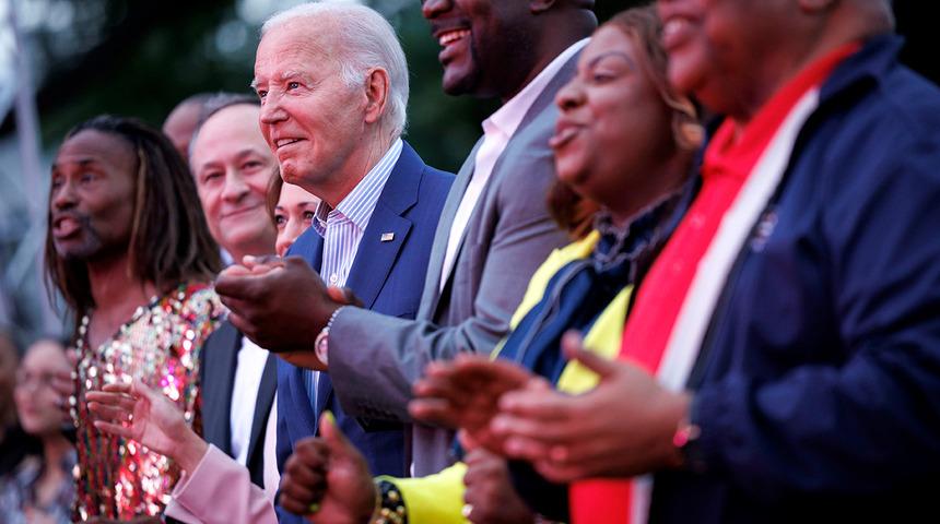 Biden herkesi şaşırttı! Etkinlikte dondu kaldı