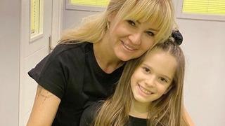 Pınar Altuğ ve Yağmur Atacan kızları Su ile davette! Anne-babasının bakışları dikkat çekti