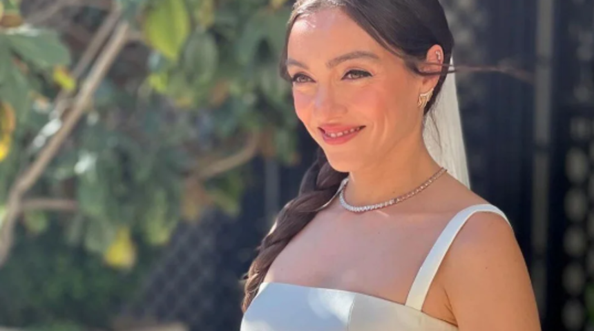 Günler önce evlendi... Merve Dizdar balayı yerine ödül töreninde ortaya çıktı