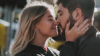 Sevgiliyle verilecek 7 poz önerisi: En farklı çift pozları!