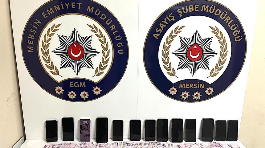 Mersin'de "sazan sarmalı" yöntemiyle dolandırıcılık yaptıkları iddiasıyla 5 zanlı yakalandı