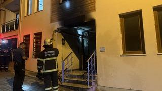 Edirne'de apartman girişine park edilen motosiklette çıkan yangın söndürüldü