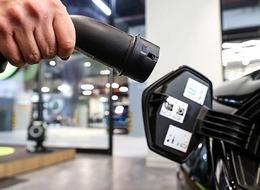 Peş peşe ek vergi kararı sarstı! Hisseleri değer kaybetti