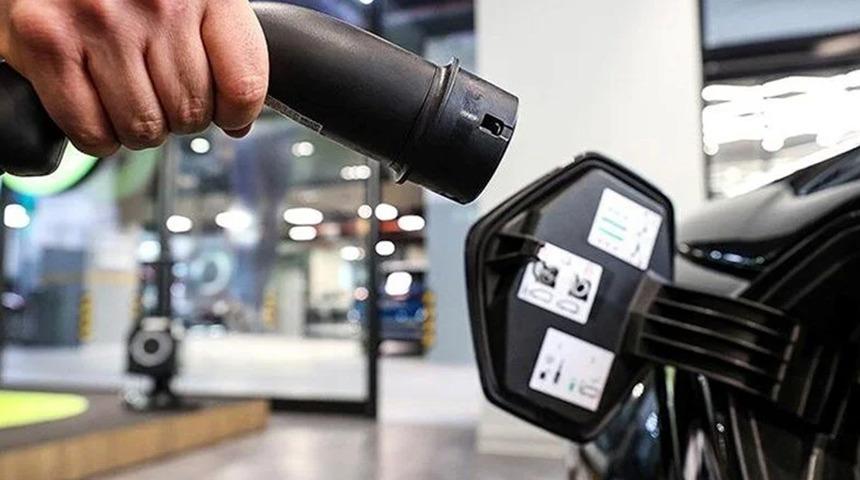 Peş peşe ek vergi kararı sarstı! Hisseleri değer kaybetti