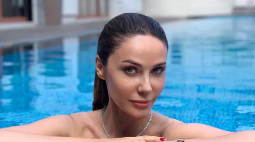 Demet Şener uzanarak poz verdi! 'Ne anlamsız' yorumunu görünce kendini tutamadı 