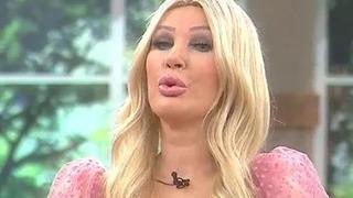 Seda Sayan’ın makyajsız hali denilince takipçiler ti'ye aldı! Şarkıcının garsona sözleri ise tepki çekti