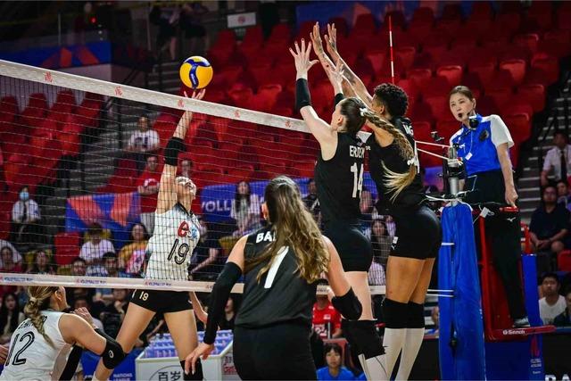 A Milli Kadın Voleybol Takımı, Milletler Ligi’nin üçüncü hafta ilk maçında Tayland’ı 25-17’lik setlerle 3-0 mağlup etti! 640xauto