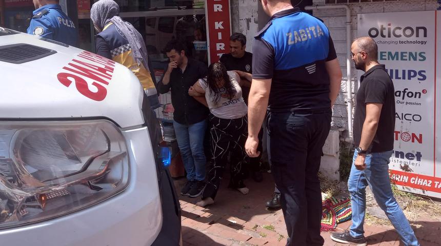 Engelli kız annesi ve anneannesini kilitleyip, alıkoyup darp etti! Ters kelepçe ambulansa bindirildi