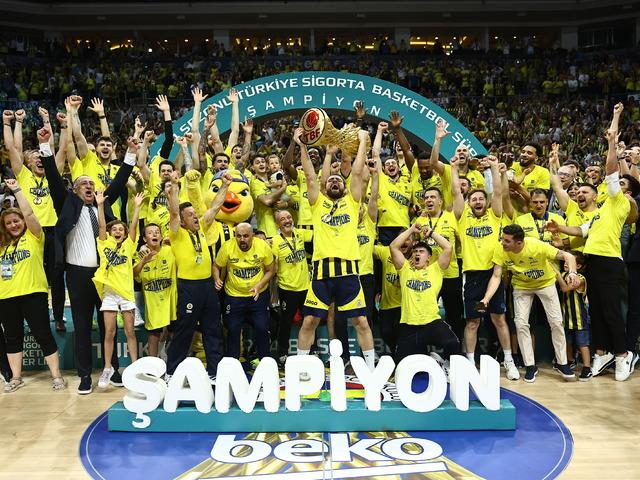 Fenerbahçe Beko 11. kez şampiyon! Anadolu Efes'i mağlup etti 640xauto