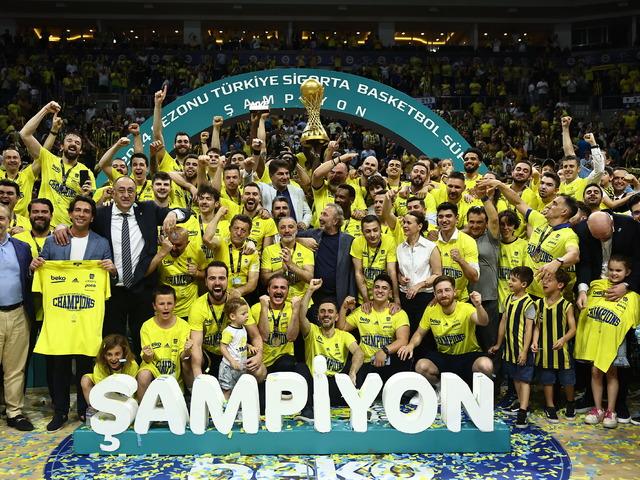 Fenerbahçe Beko 11. kez şampiyon! Anadolu Efes'i mağlup etti 640xauto