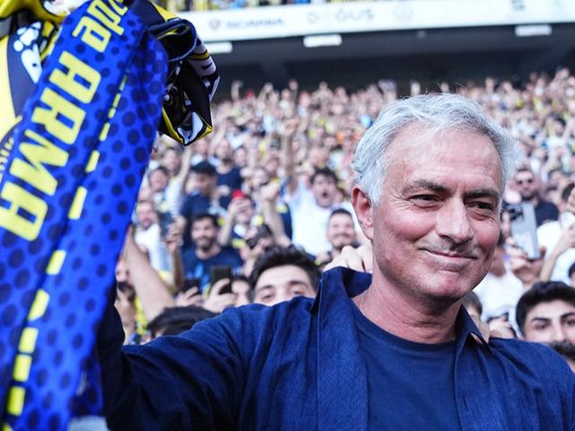 Fenerbahçe'de Mourinho'dan Lewandowski hamlesi! Yanına gidip yüz yüze görüşme gerçekleştirecek