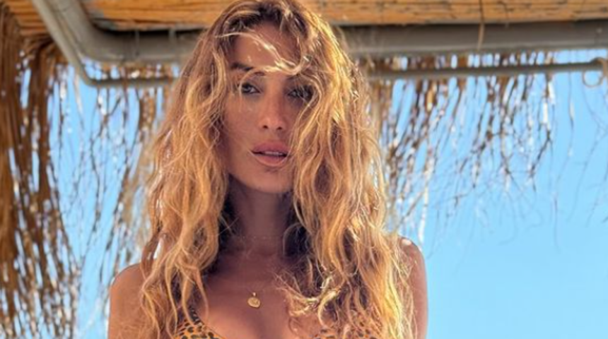 Merve Oflaz kaslarını göstermek için çabaladı! 'Detaya in'