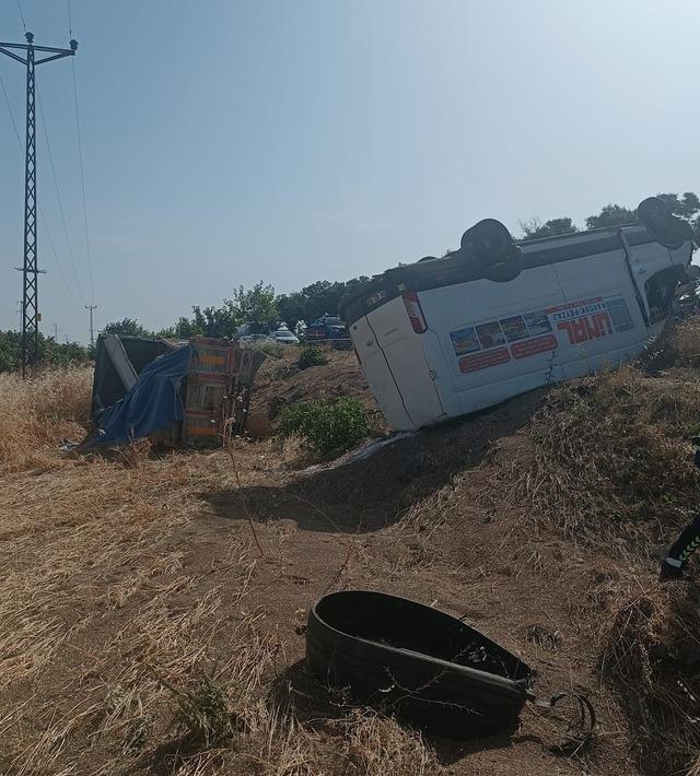 Şanlıurfa'da kamyonet ile panelvanın çarpıştığı kazada 1 kişi öldü, 2 kişi yaralandı