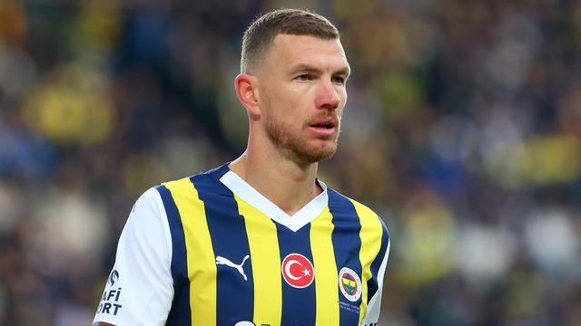 Edin Dzeko'dan kendisine 'Go Home' yazan taraftarlara engel!