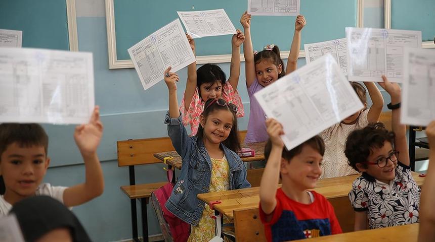 Okullarda büyük gün! 20 milyonu aşkın öğrenci ‘karne heyecanı’ yaşayacak