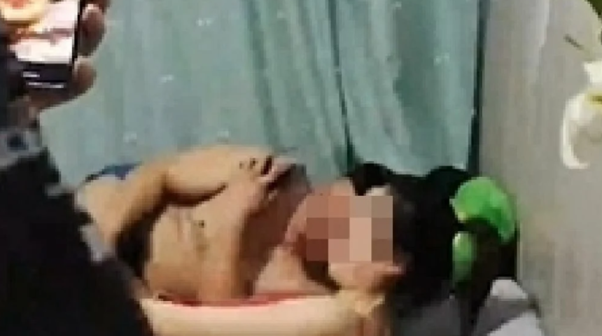 Karısını yatakta başka bir adamla yakaladı! Cep telefonuyla saniye saniye o anları kaydetti... Aldatan eş kendisini savundu