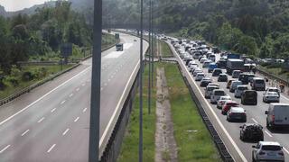 Akın akın gidiyorlar! Durma noktasına geldi... Bodrum'da trafik felç, 1 milyonu bulacak '40 derece' sıcaklıkta çileden çıktılar