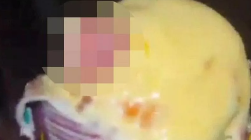 Korku filmi gibi ama gerçek! Mide bulandıran detay... Dondurmasının içinden kesik insan parmağı çıktı: "Dilime garip bir tat geldi"