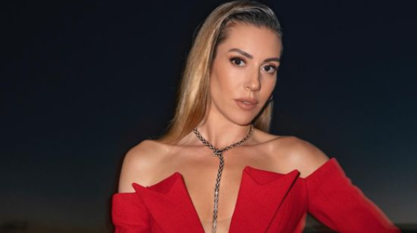 Uzun zamandır ekranlardan uzaktı! Sinem Kobal setlere geri döndü