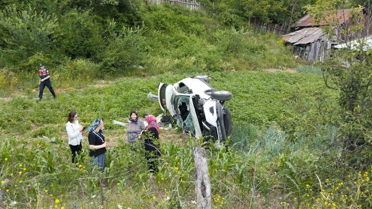 Bayram tatili için yola çıkmışlardı! Kontrolden çıkan cip tarlaya uçtu: 5 yaralı... Araç hurdaya döndü 18875362-728xauto