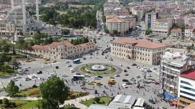 Ne Bodrum ne Çeşme ne Antalya... İstanbul boşaldı, o ilde sokaklar doldu taştı 'Bir yerden bir yere gitmekte zorlanıyoruz' 640xauto