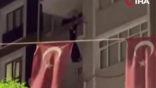 Güngören'de terör operasyonu! Balkondan atlamaya çalışan kadın böyle kurtarıldı