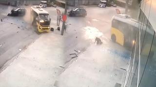 Bursa'da yolcu minibüsü ve otomobil çarpıştı! Çok sayıda yaralı var