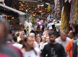 Baklava, çikolata, lokum, kahve... Bayram alışverişi cep yaktı! Alışveriş poşetleri boş kaldı: 'Fiyatlar uçuk, ayak uydurmakta zorlanıyoruz'