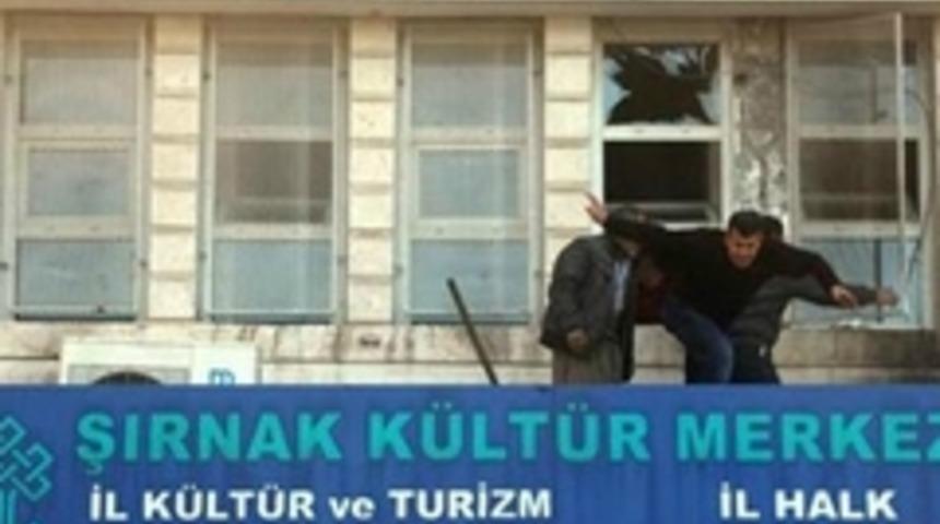 Şırnak K&uuml;lt&uuml;r Merkezi'ne PKK saldırısı