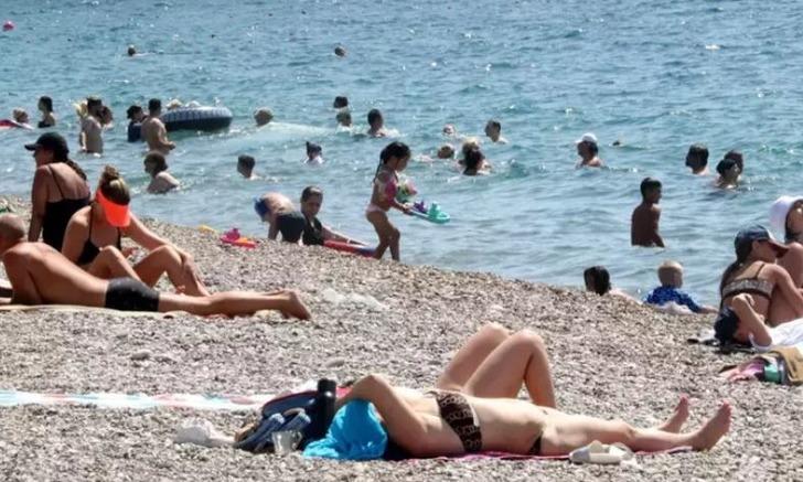 Sahillerde bayram yoğunluğu! Akın akın gelmeye devam ediyorlar, oteller tam kapasiteye ulaştı G3