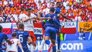 Antalyaspor'un yıldızı Adam Buksa'dan Hollanda'ya müthiş gol