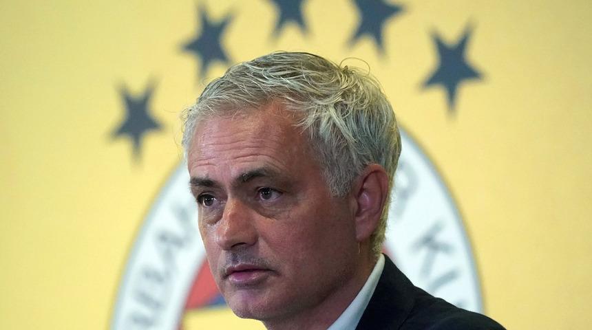 Jose Mourinho, Fenerbahçeli yıldızın satışına karşı çıktı! ''Kampı bekleyin''