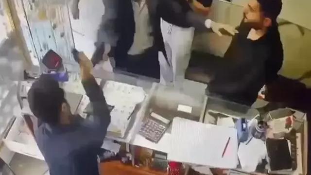 Kuyumcuda vahşet! Korkunç anlar: Öğretmen ve muhtar hayatını kaybetti... Karne dağıtımından dönüyordu