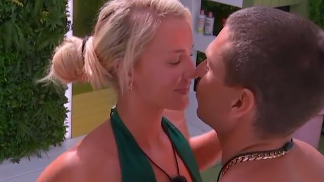 Love Island'da sınırları zorladılar! Yapım ekibi görüntüleri kesmek zorunda kaldı