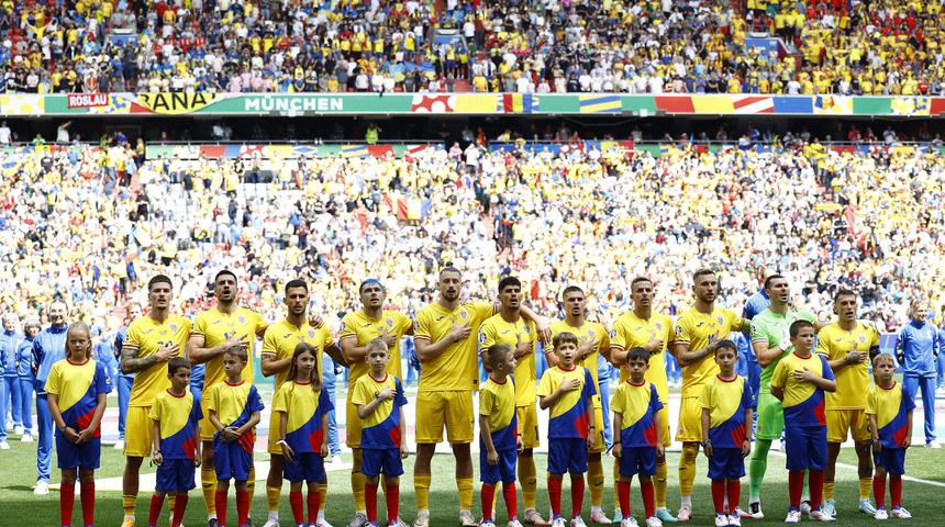 Ukraynalılar Romanya maçı öncesi seremoniye böyle çıktı! Tribünleri dakikalarca alkışladılar