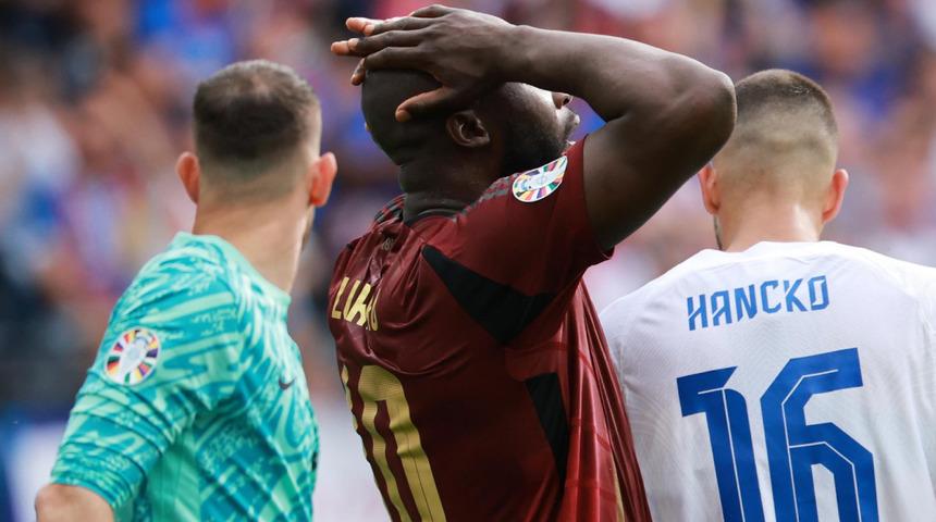 Belçika 2 golünün iptal edildiği maçta Slovakya'ya 1-0 mağlup oldu