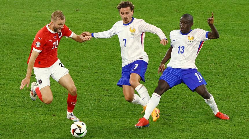 SON DAKİKA: Avusturya kendi kalesine attı, Fransa tek golle kazandı!