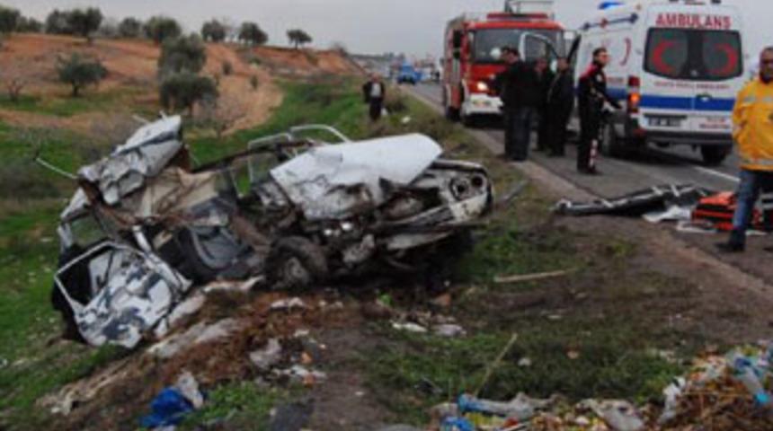 Nizip'te trafik kazası: 4 ölü, 19 yaralı