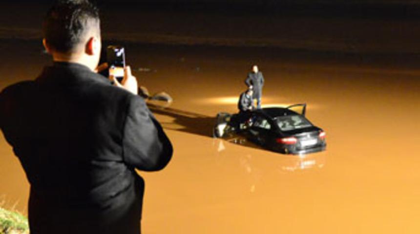 Gaziantep'te otomobil su birikintisine d&uuml;şt&uuml;