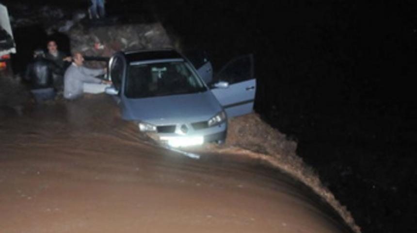 Canları pahasına otomobili tuttular