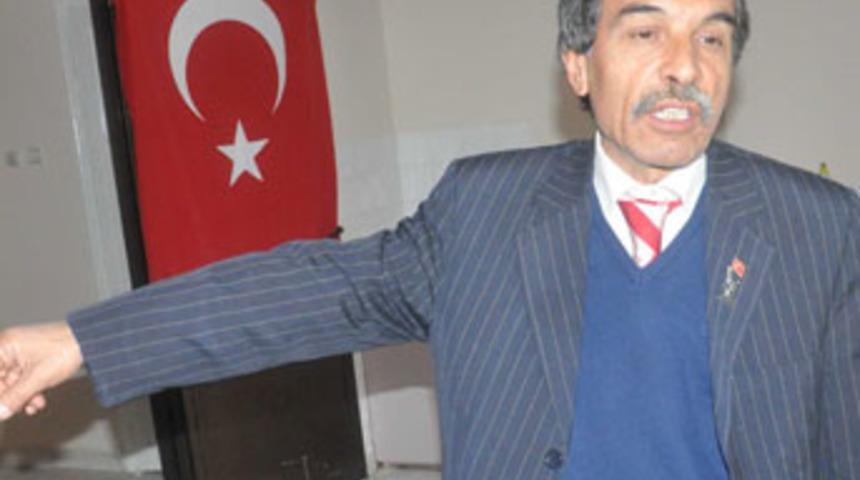 Şaka gibi basın toplantısı!