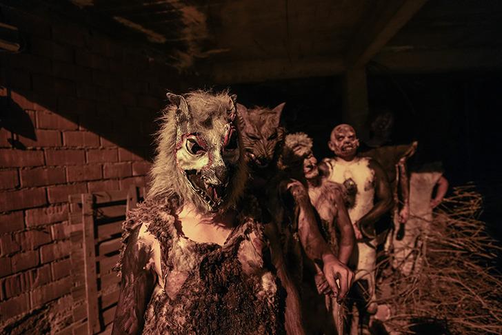 Yer: Bursa... 2 asırlık Osmanlı geleneği! Kurban Bayramı'nda kesilen hayvanlardan çıkan deri, kelle, kuyruk, boynuz ve kemiklerden kostüm yazıp sokak sokak gezdiler  G3